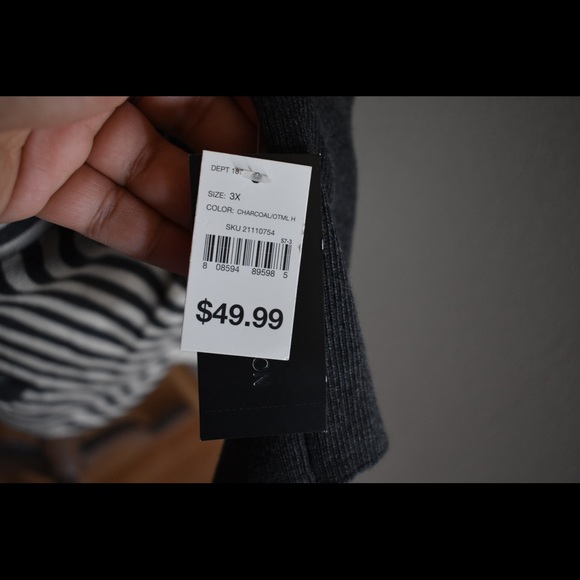 Sweater - Picture 4 of 4